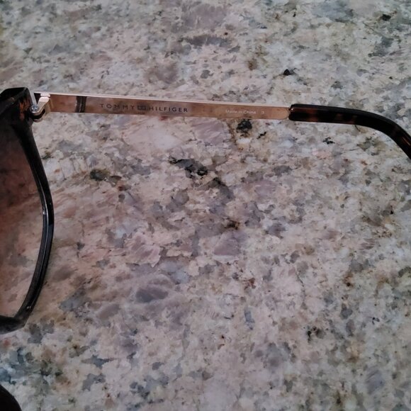 2 Pairs! Tommy Hilfiger Designer Sunglasses - Set of 2 Prs  display picture 1